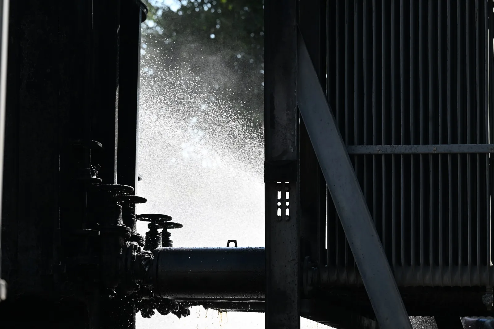 Φωτιά σε υποσταθμό της ΔΕΗ Δάφνη: Συναγερμός στην Πυροσβεστική