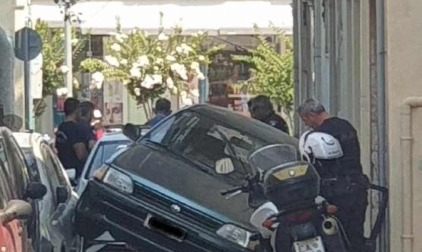 Τροχαίο ατύχημα στο Ρέθυμνο: Αυτοκίνητο πάνω σε άλλο