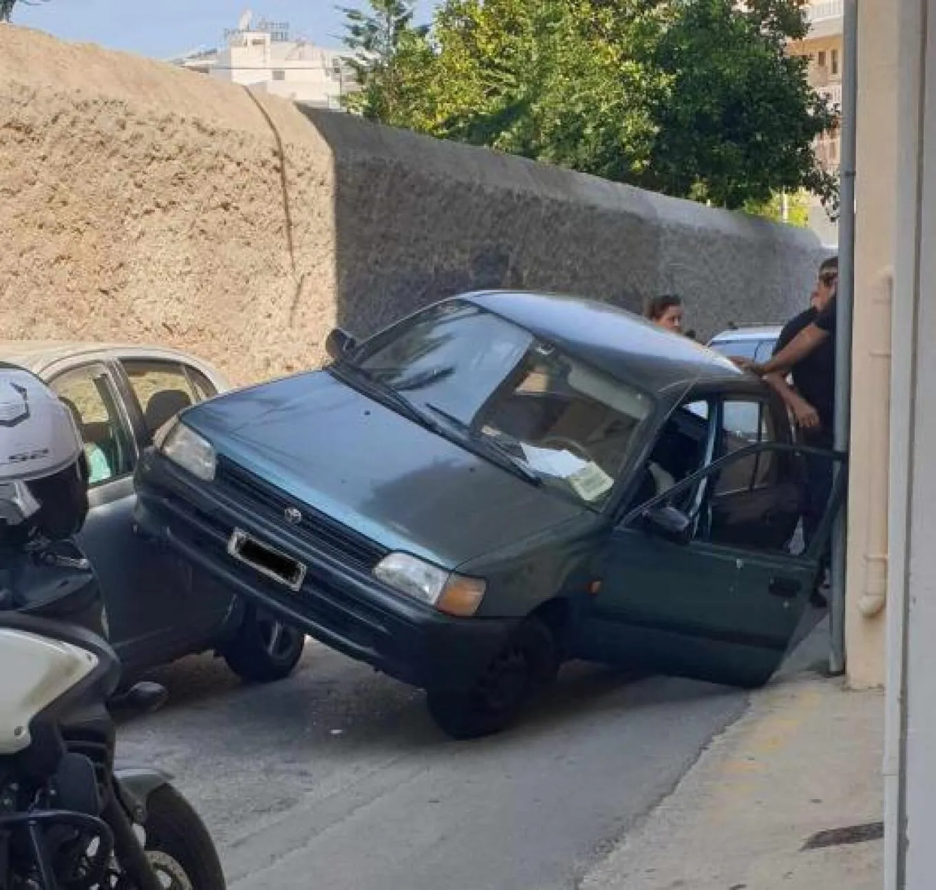 Τροχαίο ατύχημα στο Ρέθυμνο: Αυτοκίνητο πάνω σε άλλο