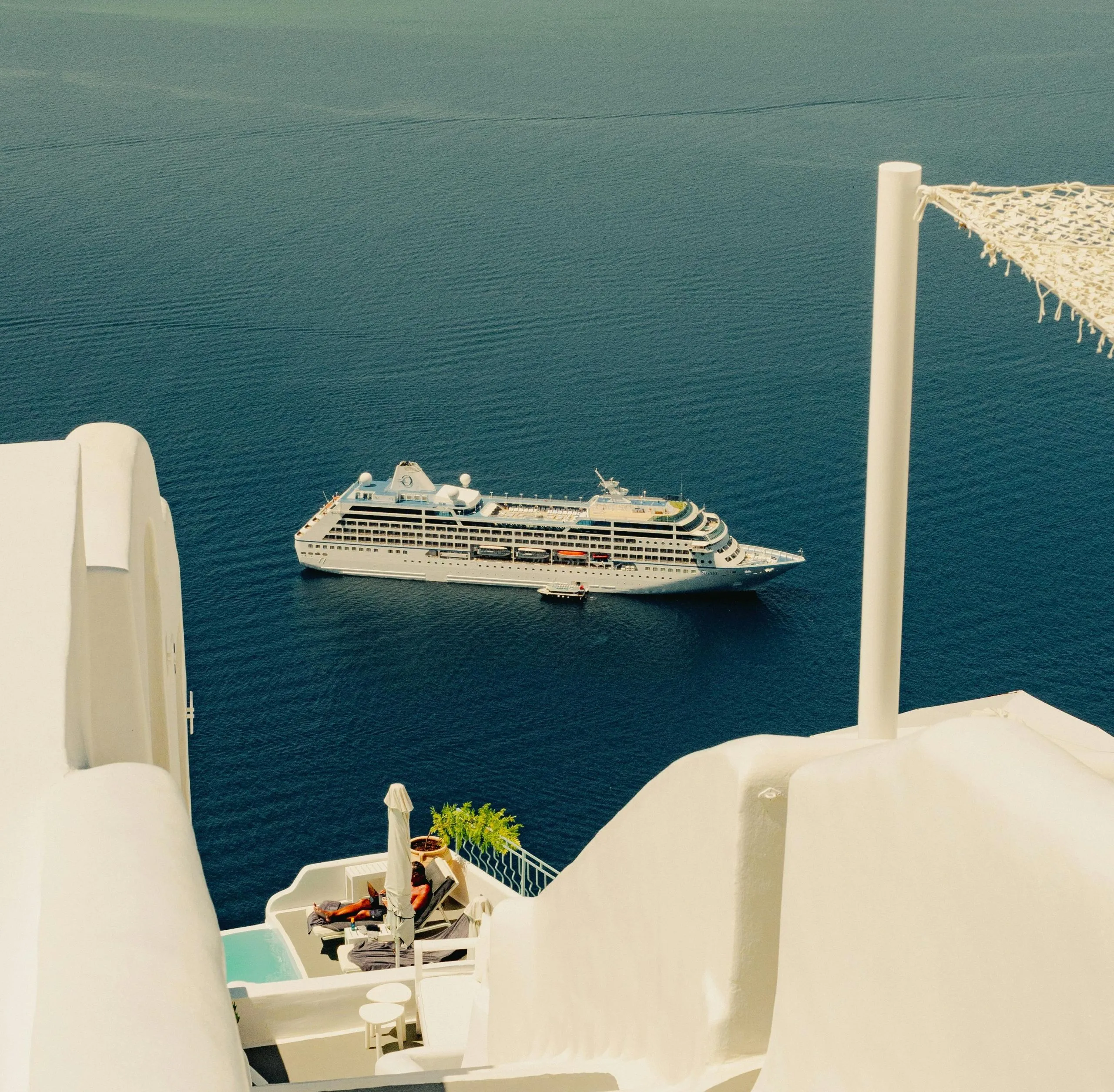 Εικόνα πλοίου σε νησί