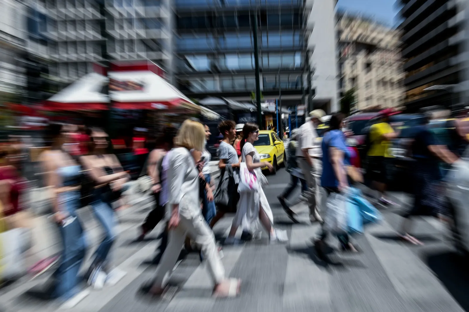 Οι νέοι Έλληνες μένουν με τους γονείς τους μέχρι τα 31 τους – Έτσι είναι σε άλλες χώρες