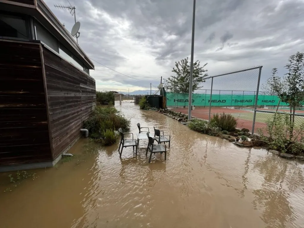 Εκπληκτικές εικόνες από το τένις κλαμπ της Λάρισας (φωτογραφίες και βίντεο)