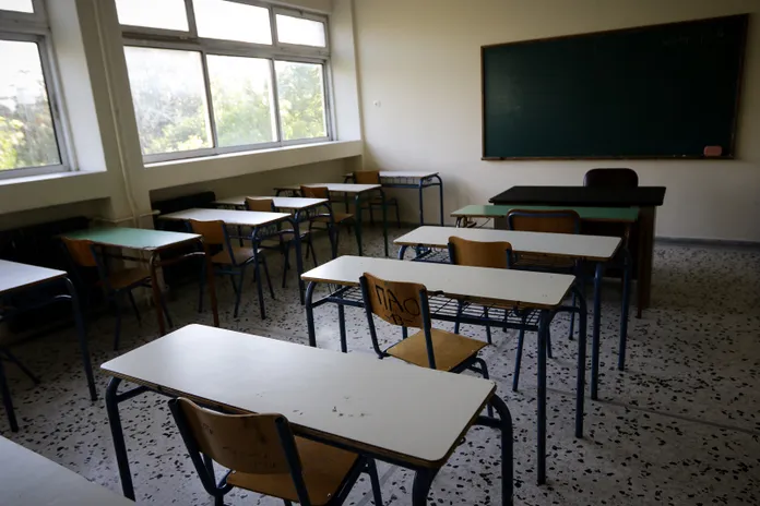 Αναστάτωση στο 1ο ΕΠΑΛ Ρεθύμνου μετά από τηλεφώνημα για τοποθέτηση βόμβας Αναστάτωση στο 1ο ΕΠΑΛ Ρεθύμνου μετά από τηλεφώνημα για τοποθέτηση βόμβας