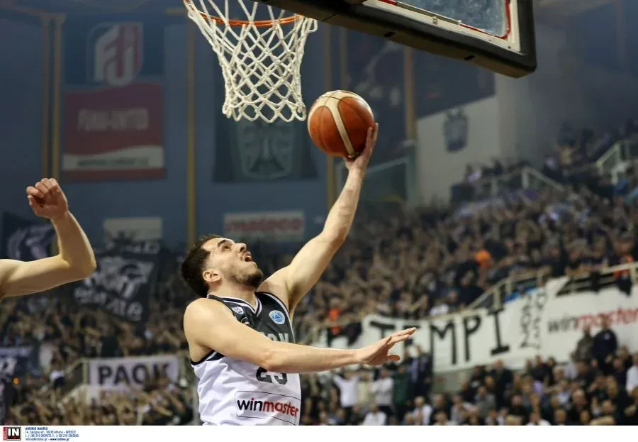 Πανηγυρισμοί των παικτών του ΠΑΟΚ μετά τη νίκη επί της Φρίμπουργκ