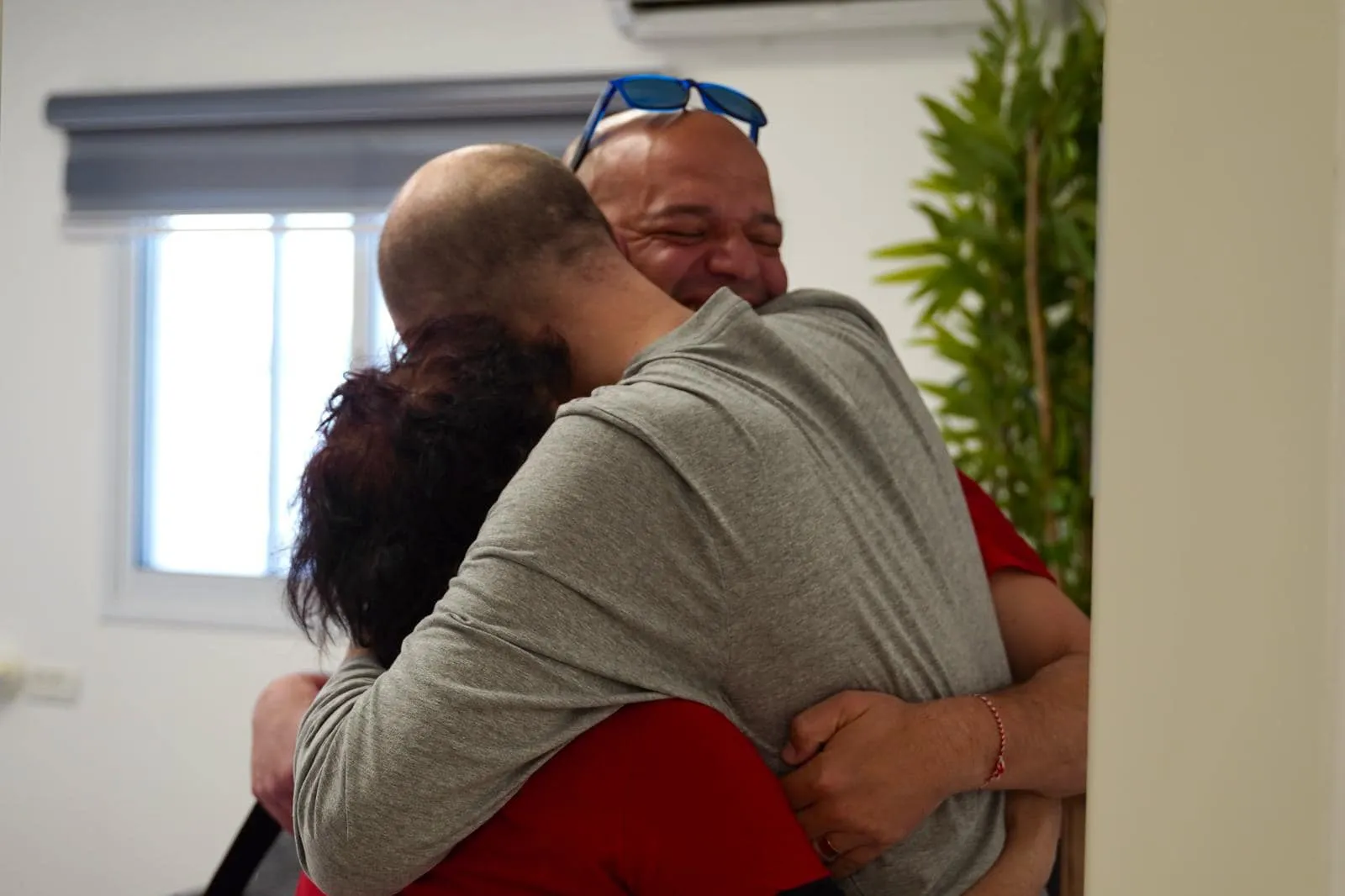 Εικόνες από την επιστροφή των ομήρων