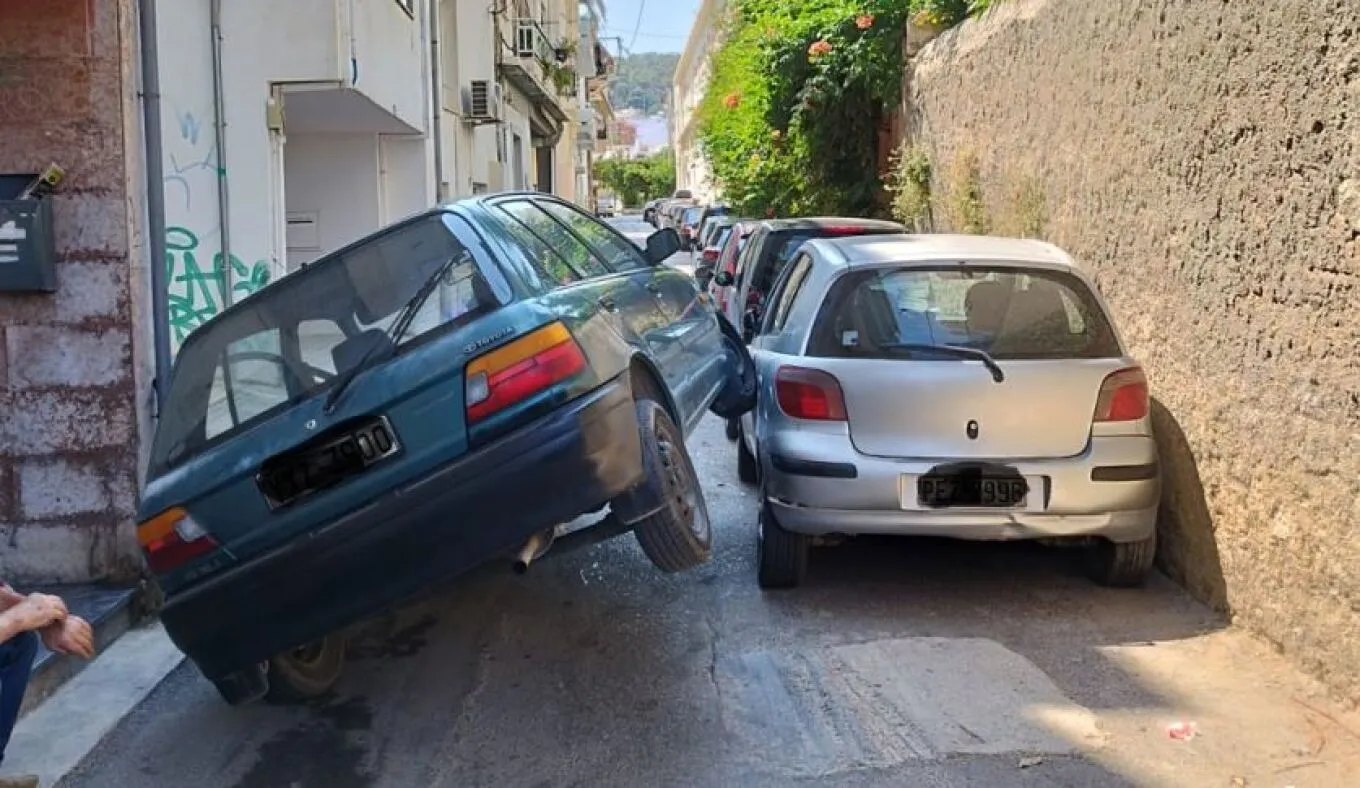 Τροχαίο ατύχημα στο Ρέθυμνο: Αυτοκίνητο πάνω σε άλλο