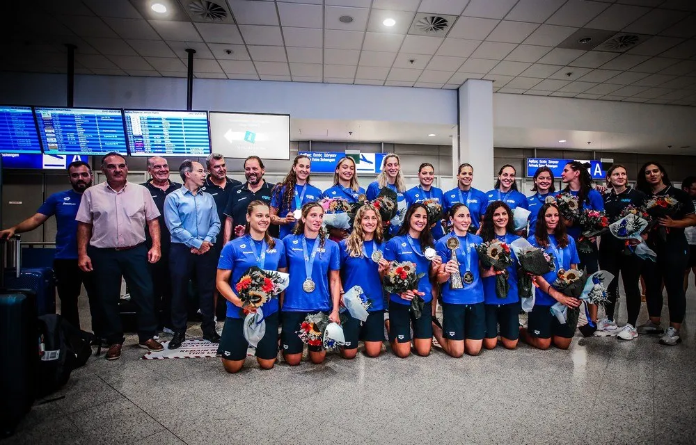 Εθνική ομάδα πόλο γυναικών με το χρυσό μετάλλιο