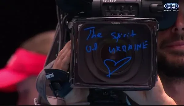 Τον Ιανουάριο μετά την νίκη της στο Open της Αυστραλίας επί της ρωσίδας Βερόνικα Κουντερμέτοβα, η Έλενα Σβιτολίνα έγραψε στην κάμερα «The Spirit of Ukraine».