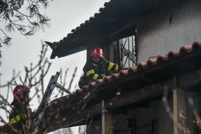 Πυρκαγιά στη Ρόδο: Πυροσβέστες απεγκλωβίστηκαν από τη Μονή Υψενής Πυρκαγιά στη Ρόδο: Πυροσβέστες απεγκλωβίστηκαν από τη Μονή Υψενής