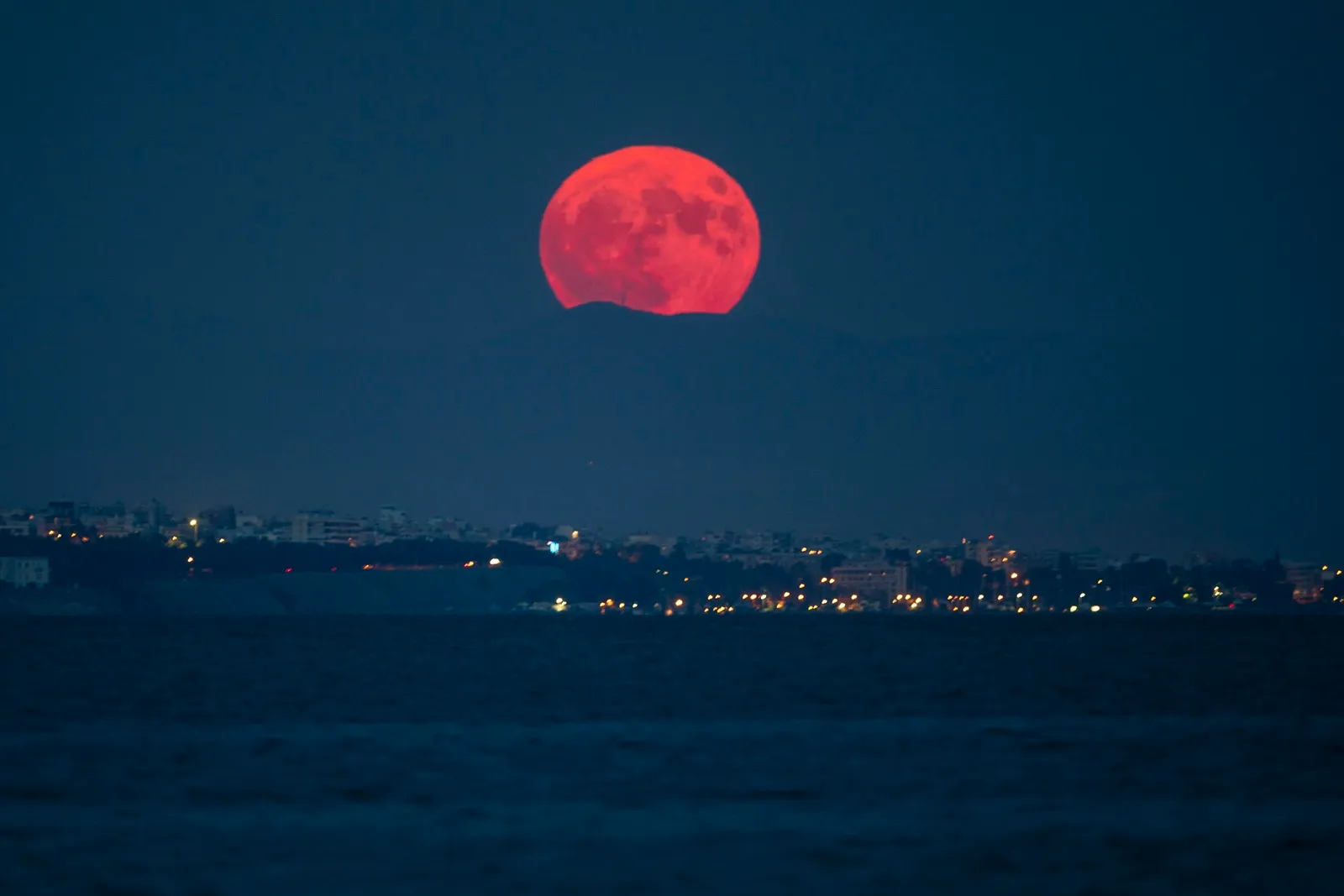 Πανσέληνος Αυγούστου 2023 φωτογραφίες: Μαγευτικές εικόνες από το «φεγγάρι του οξύρρυγχου»