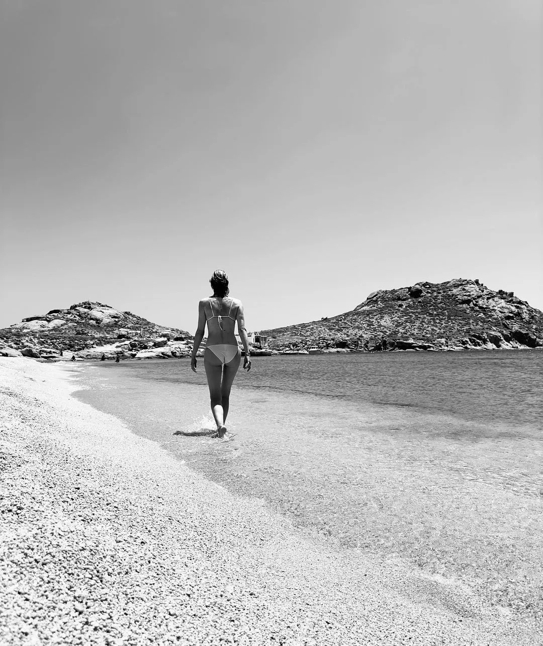 Βίκυ Καγιά instagram: Το μοντέλο ποζάρει στην άμμο