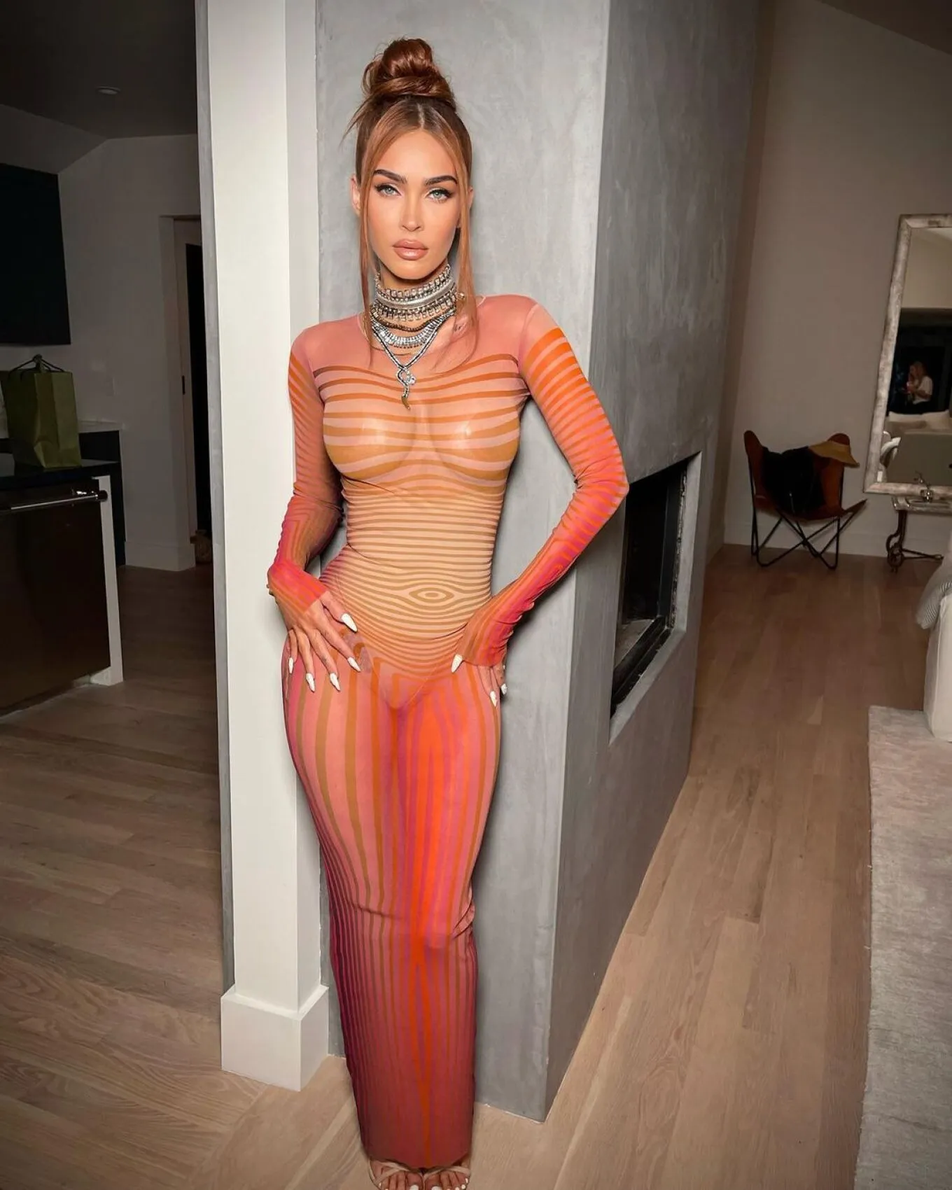 Μέγκαν Φοξ instagram: «Μην θυμώνετε, οι θηλές μου είναι καλυμμένες»