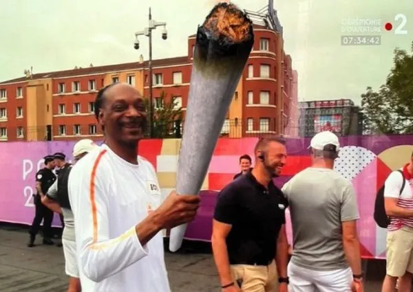 Meme να κρατά ένα τεράστιο τσιγάρο για τον Snoop Dog