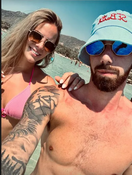 Βιλντόζα: Διακοπές στο Ελαφονήσι με τη σύντροφό του (φωτογραφίες)