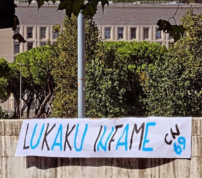 Λουκάκου: Αποδοκιμασίες από τους ultras της Ιντερ έξω από το Ολίμπικο (φωτο))