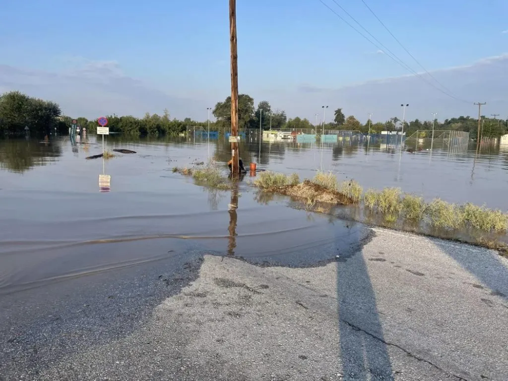 Εκπληκτικές εικόνες από το τένις κλαμπ της Λάρισας (φωτογραφίες και βίντεο)